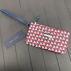 🤍SOLD🤍 NWT Monogram Tommy Hilfiger wristlet